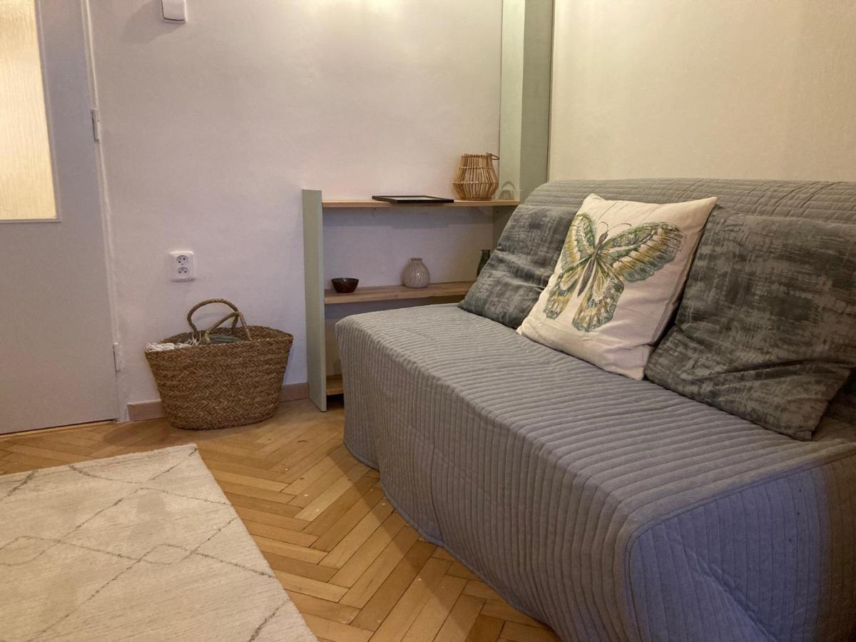 Apartment Jana Masaryka Praag Buitenkant foto