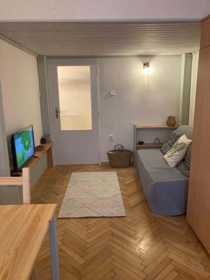 Apartment Jana Masaryka Praag Buitenkant foto