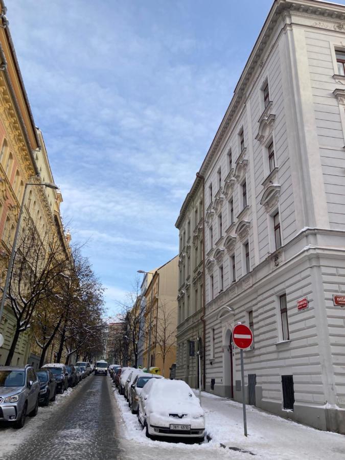 Apartment Jana Masaryka Praag Buitenkant foto