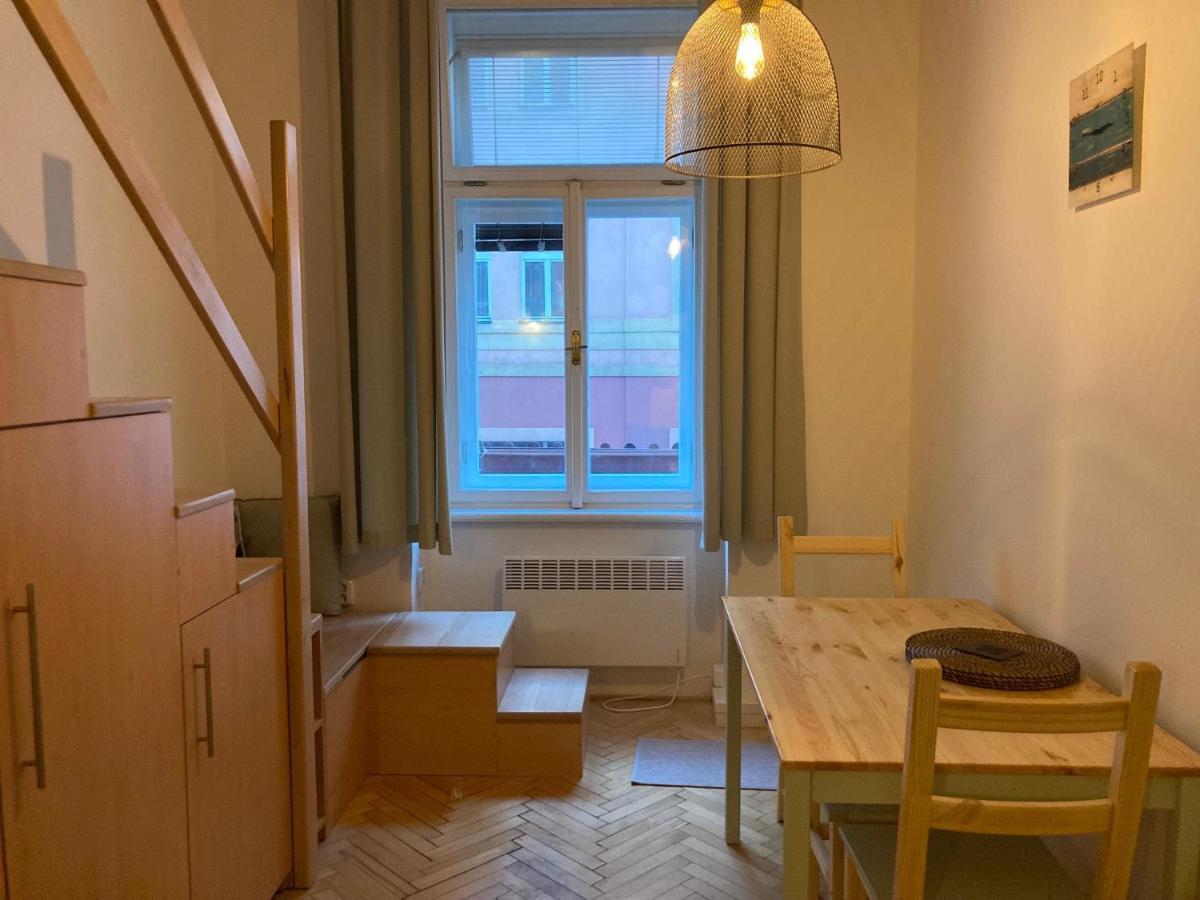 Apartment Jana Masaryka Praag Buitenkant foto